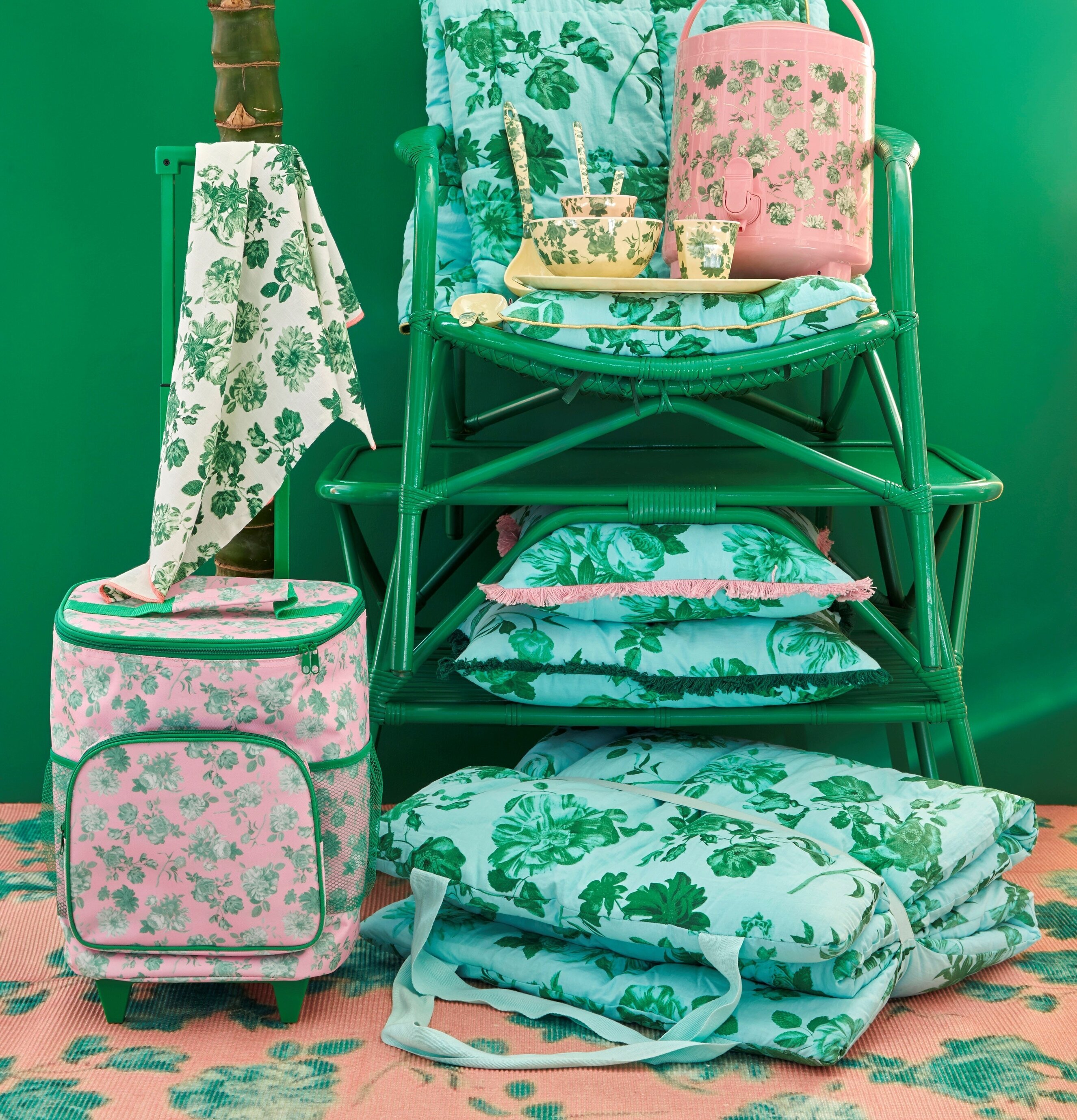 Strandbädd Green Rose Print från Rice med matchande tillbehör