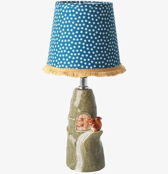 Bordslampa Ekorre Small från Rice med ekorre och skogstema