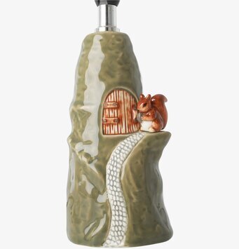 Bordslampa Ekorre Small från Rice med ekorre och trästubbe