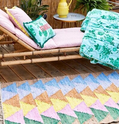 Bomullsmatta Let´s Summer från Rice på färgglad uteplats