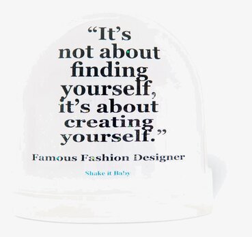 Snöglob Coco Iconic M från Shake it Baby med inspirerande citat