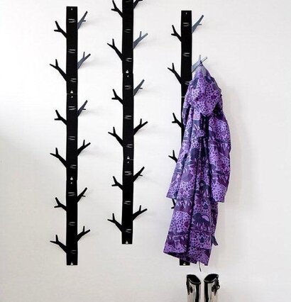 Hängare Björk Vit från Pluto Produkter på vit vägg