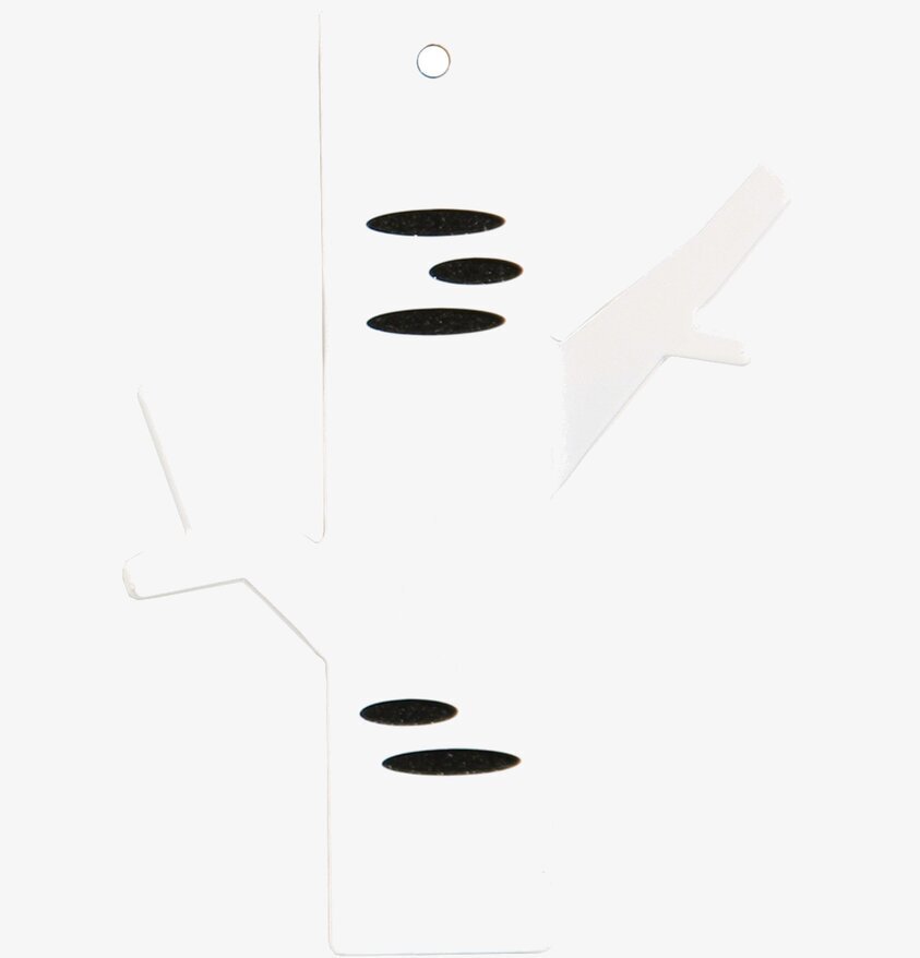 Småhängare Björk Vit från Pluto Produkter på vit vägg