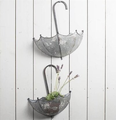 Kruka Paraply Set 2 st från Multi Agentur på vit träpanelvägg