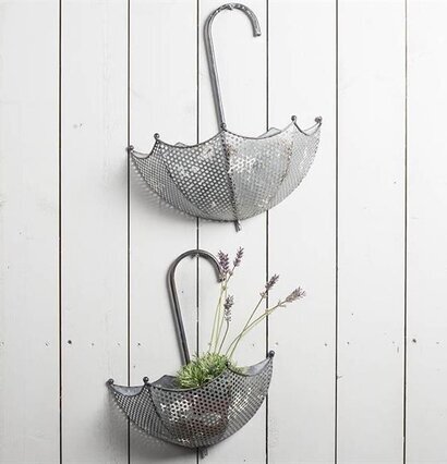 Kruka Paraply Set 2 st från Multi Agentur på vit träpanelvägg