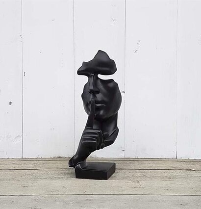 Figurin - Ansikte På Fot av Multi Agentur, svart skulptur