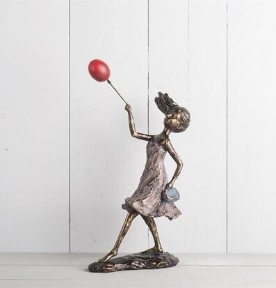 Figurin - Flicka Med Ballong från Multi Agentur, 30-40 cm