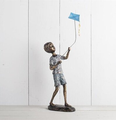 Figurin - Pojke Med Drake från Multi Agentur, detaljerad skulptur