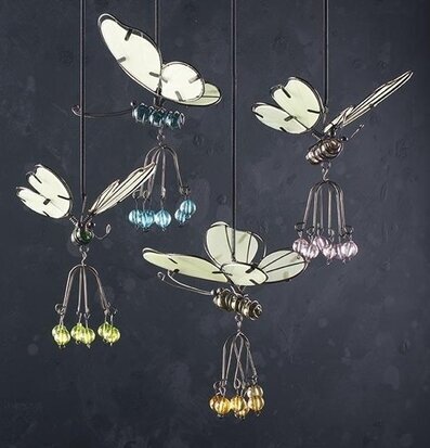 Fjäril Hängande från Multi Agentur med glaskulor och metall