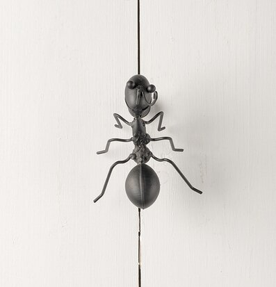 Väggdekoration Myra Svart från Multi Agentur på vit vägg