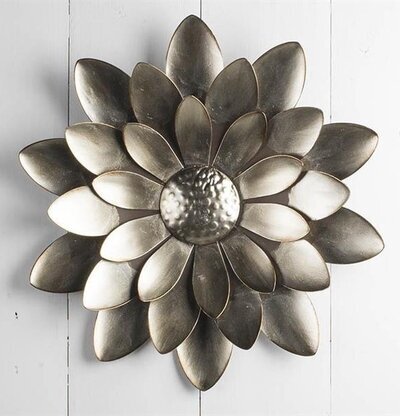 Blomdekoration Vägg från Multi Agentur med metallisk finish