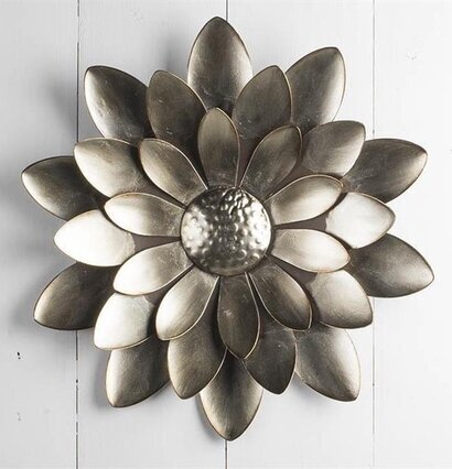 Blomdekoration Vägg från Multi Agentur med metallisk finish