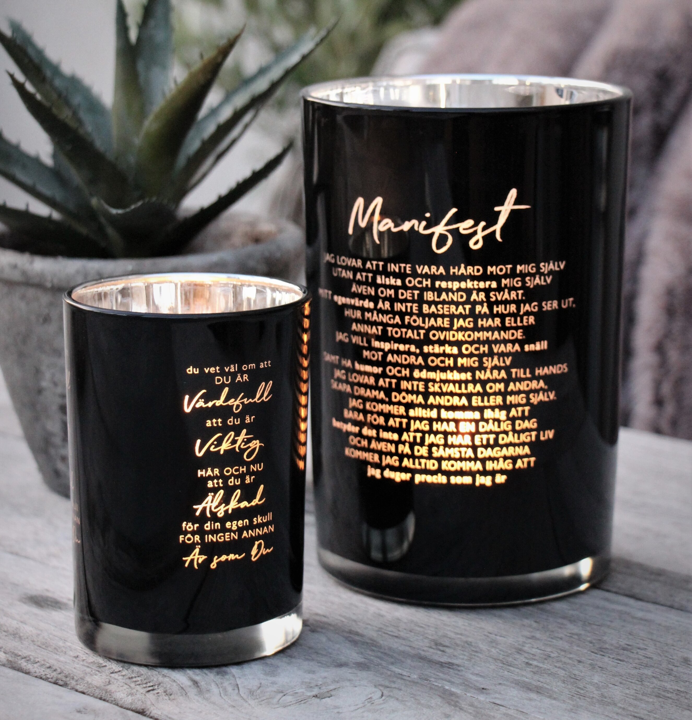 Ljuslykta Värdefull - Majas Cottage på träbord med växter