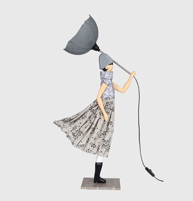 Bordslampa Aigli från Skitso, kvinnlig figur med paraply