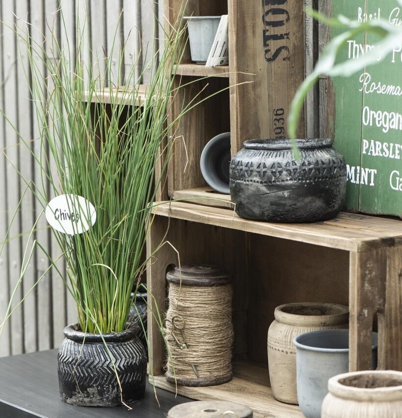 Trälåda Storage från IB Laursen använd som vertikal hylla