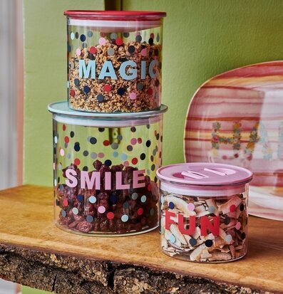 Förvaringsburk Dots Print från Rice på rustik trähylla