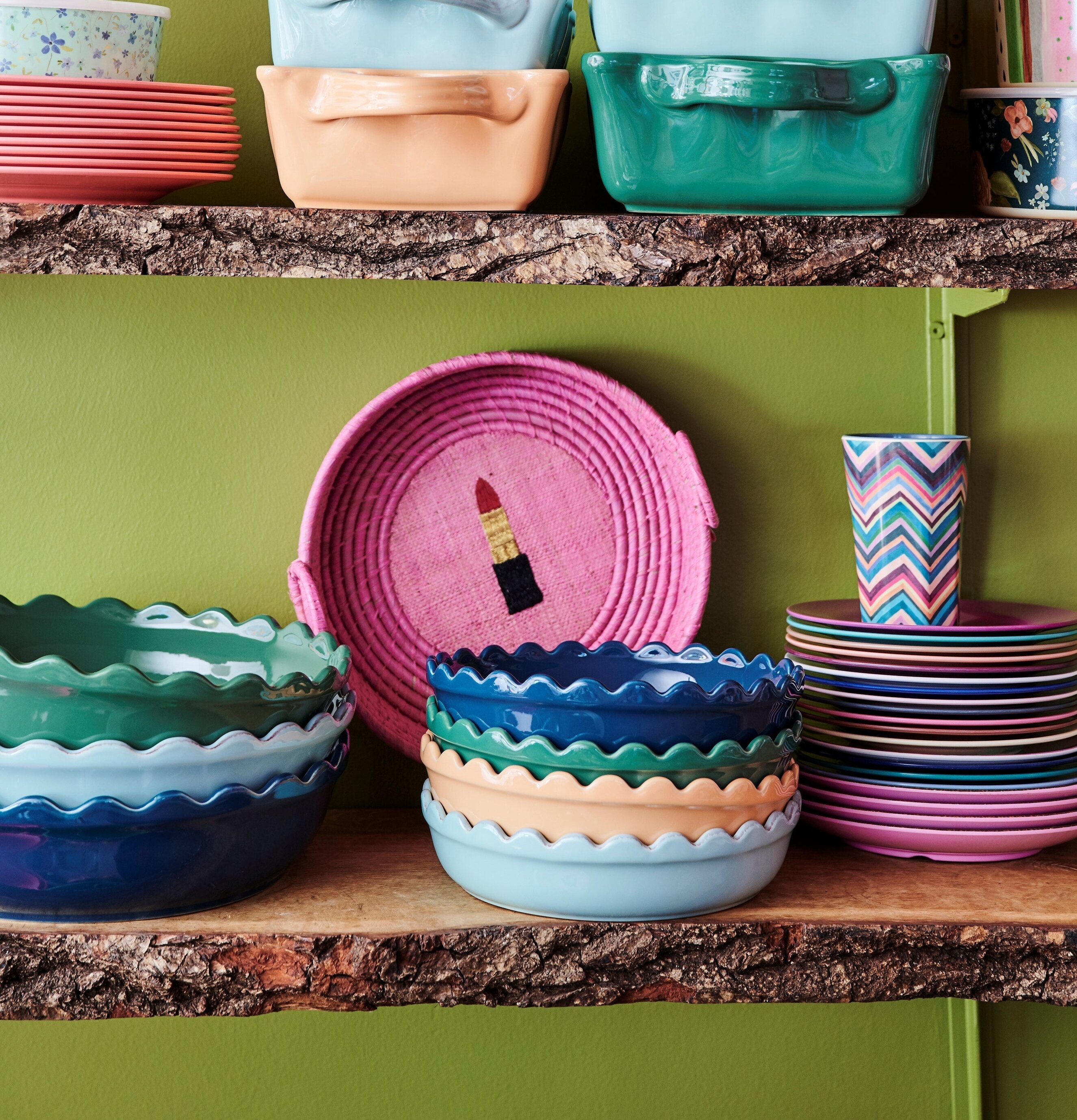 Pajform Large Aprikos från Rice på hylla med köksprodukter