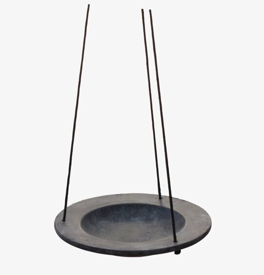 Fågelbad Gråsparv Mellan från Eldgarden i trädgårdsmiljö