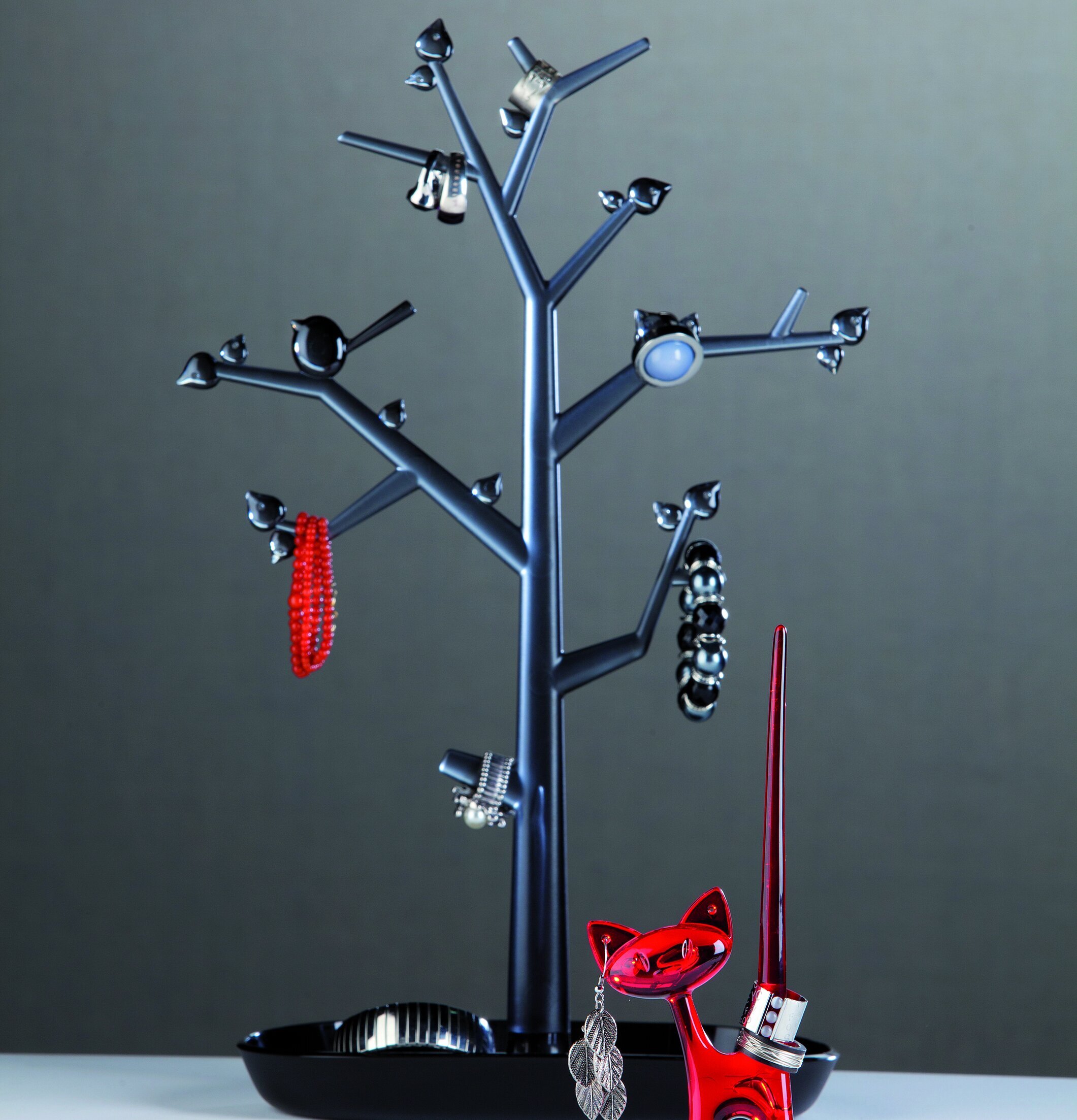 Smyckesträd Svart från Koziol med kattfigur för smycken