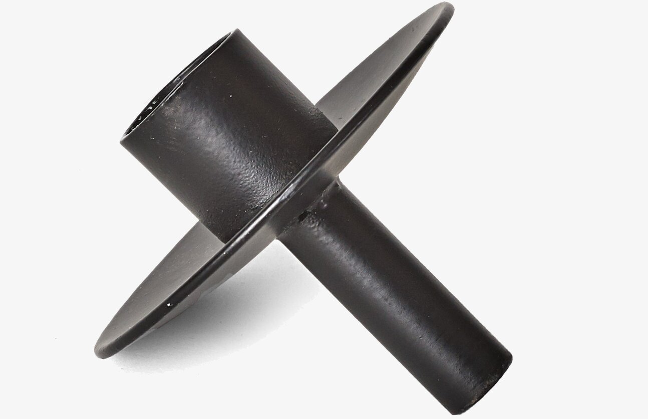 Ljusstake Skruvstäd 22 cm från I AM Interior i svart metall