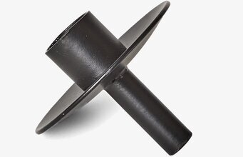 Ljusstake Skruvstäd 22 cm från I AM Interior i svart metall