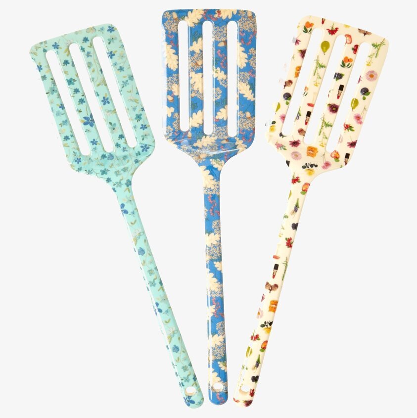 Stekspade - Believe In Red Lipstick från Rice, tre mönster