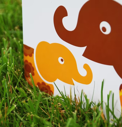 Lunchbox - Brun elefant från Blafre på grön gräsmatta