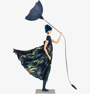 Bordslampa Ippodamia från Skitso med kvinna och paraply