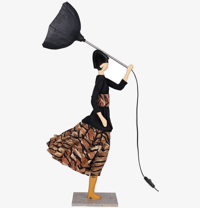 Bordslampa Ioli från Skitso med konstnärlig, stilren design