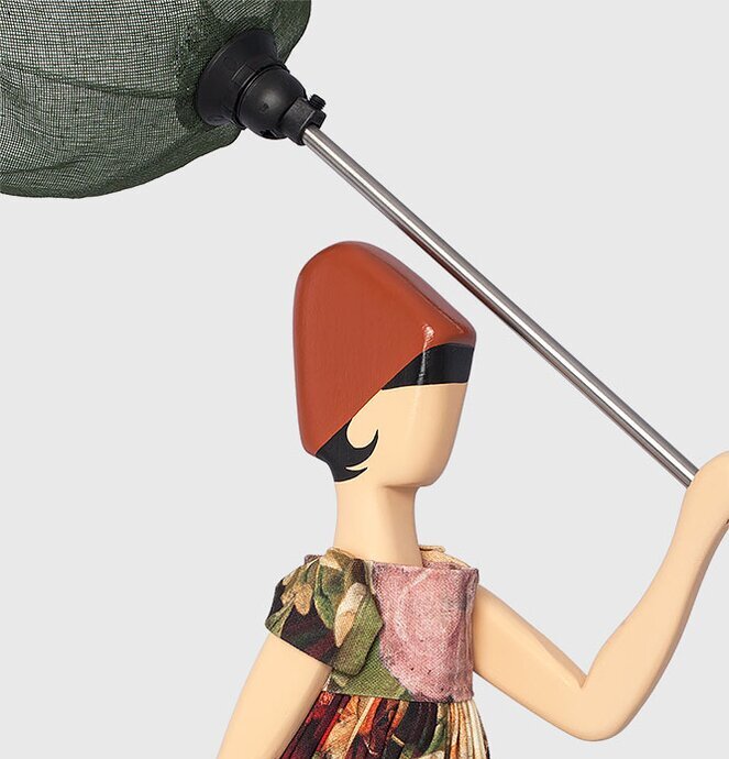 Bordslampa Mickela från Skitso, konstnärlig och elegant