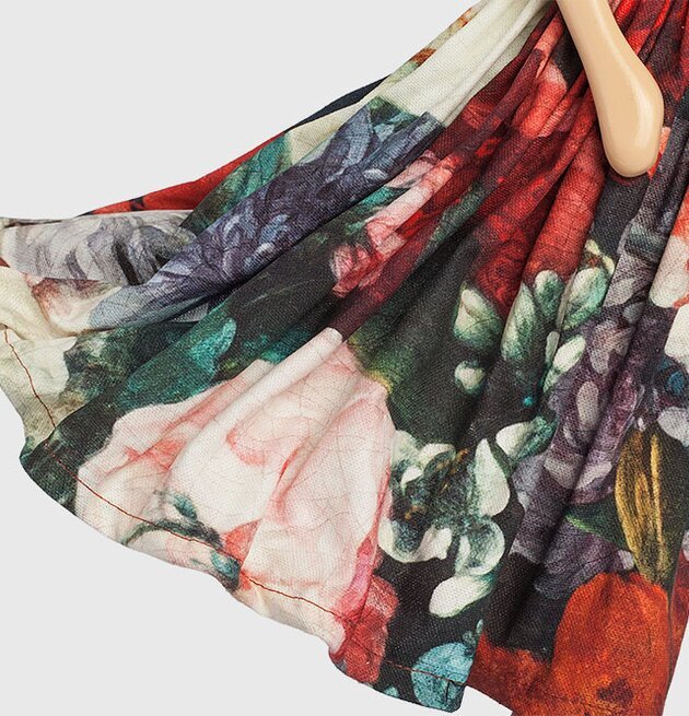 Bordslampa Stefania från Skitso med klänningsformad skärm