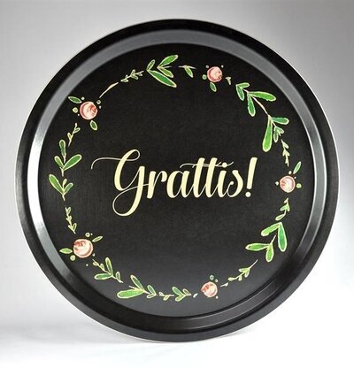 Bricka Grattis från Mellow Design med blommor och text