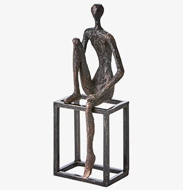 Staty Pose Brons/Svart från Affari på kubformad bas