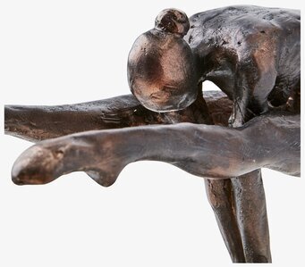 Staty Pose Brons/Svart från Affari i en utsträckt pose