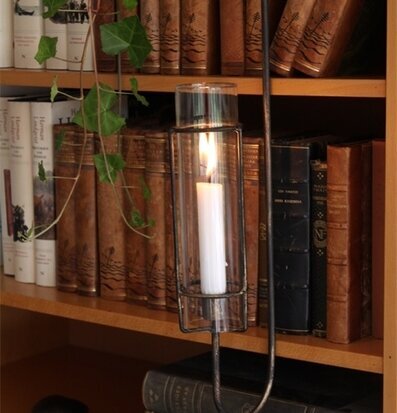 Eldvakt Ljusstake Hylla/Dörr från Eldgarden på bokhylla