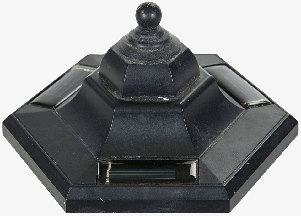 Lampa Fyr Med Solcell från A Lot Decoration på vit bakgrund