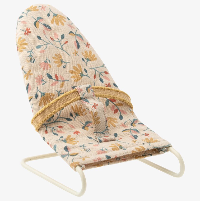 Babysitter Micro från Maileg med blommigt mönster och sele