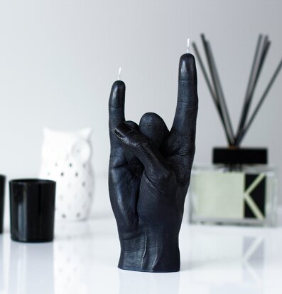 Candle Hand - You Rock från Candlehand på ett vitt bord