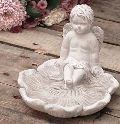 Fågelbad Ängel från Chic Antique på väderbitet träbord