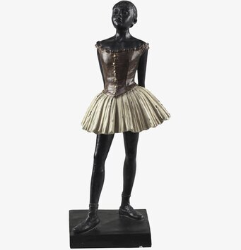 Stående Ballerina från Chic Antique med historisk charm