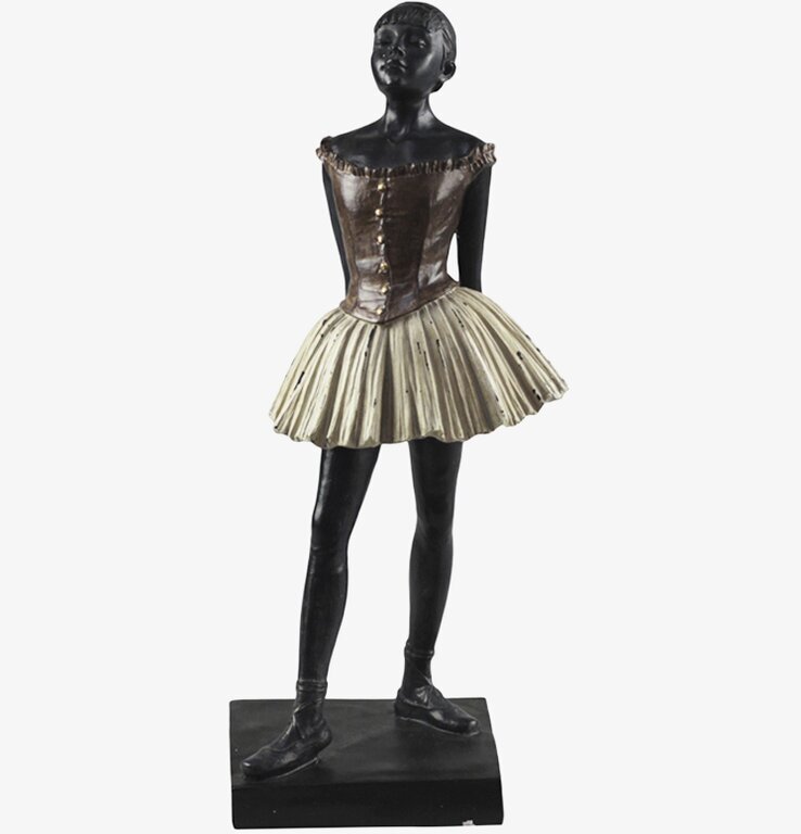 Stående Ballerina från Chic Antique med historisk charm