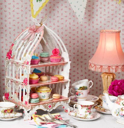 Kakfat Fågelbur Rosa från Talking Tables med bakverk