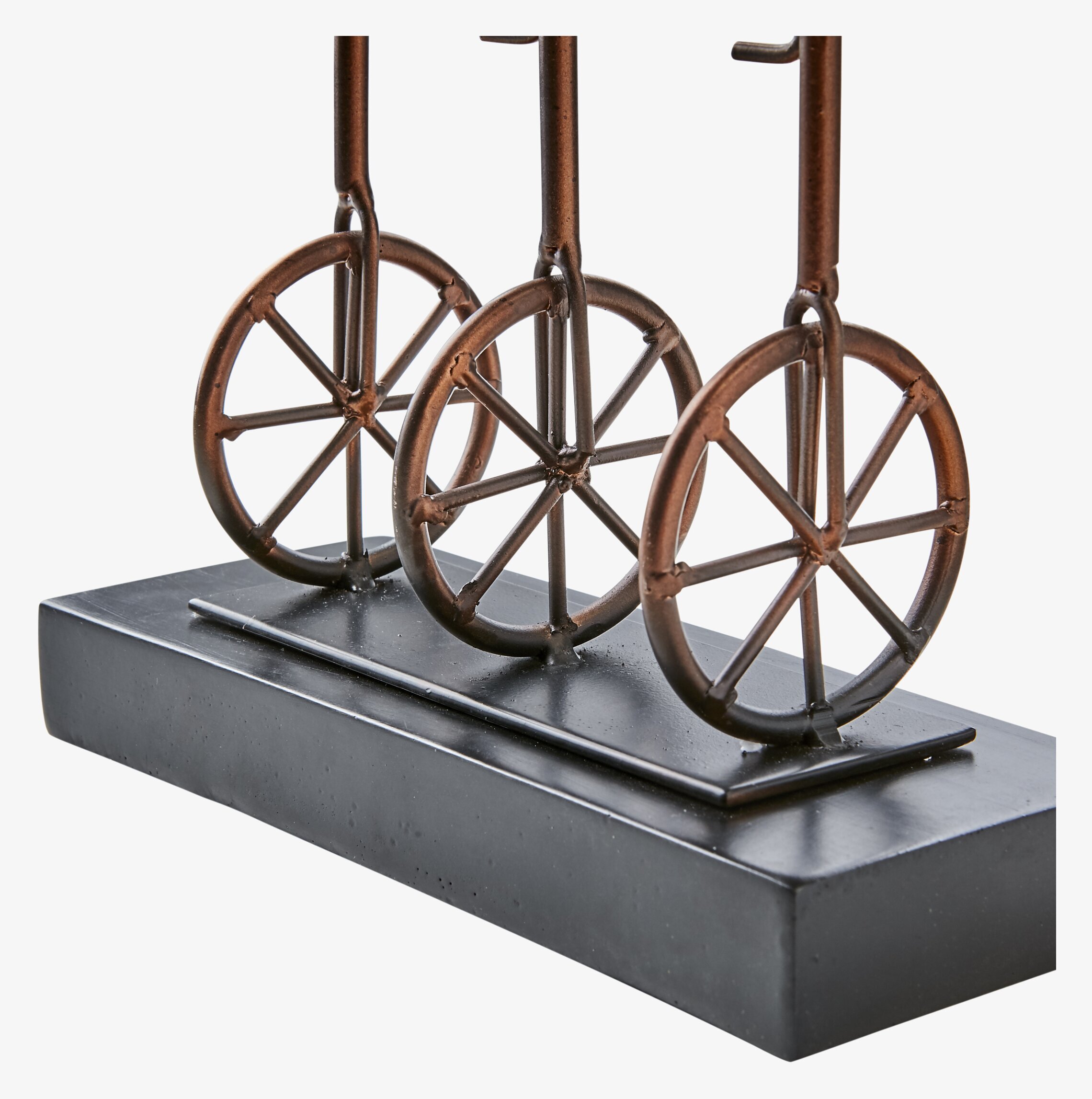 Staty Pose Pyramid Brons/Svart från Affari på vit bakgrund