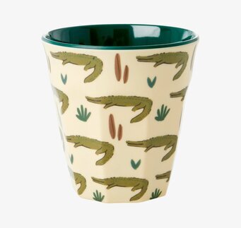 Foto av mugg med djur- och naturtema i gröna toner