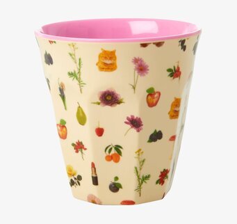 Bild av färgglad mugg med höstmotiv och kattdesign