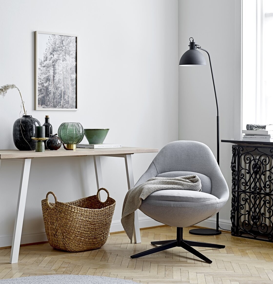 Glasvas Grön från Bloomingville på ett ljust träbord