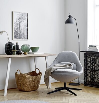 Glasvas Grön från Bloomingville på ett ljust träbord