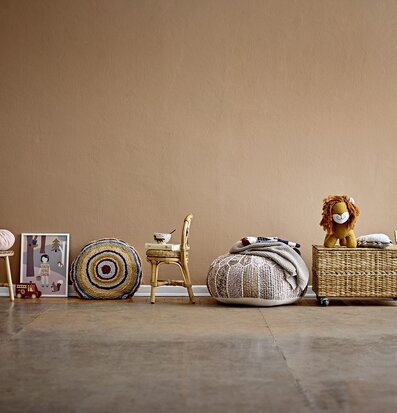 Sittpuff Multicolor från Bloomingville i en stilren miljö