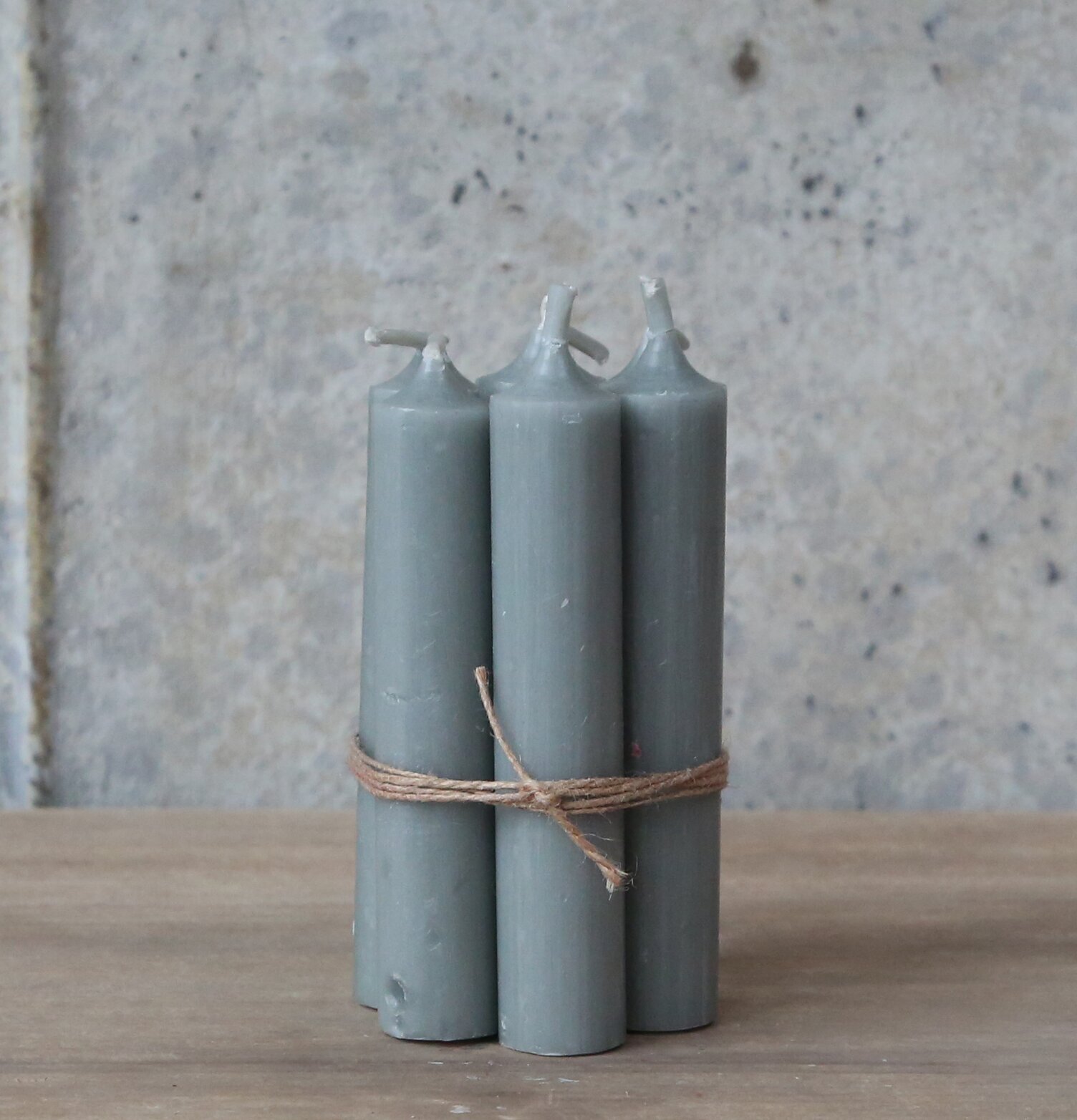 Stearinljus Kort Grå från Chic Antique på träunderlag