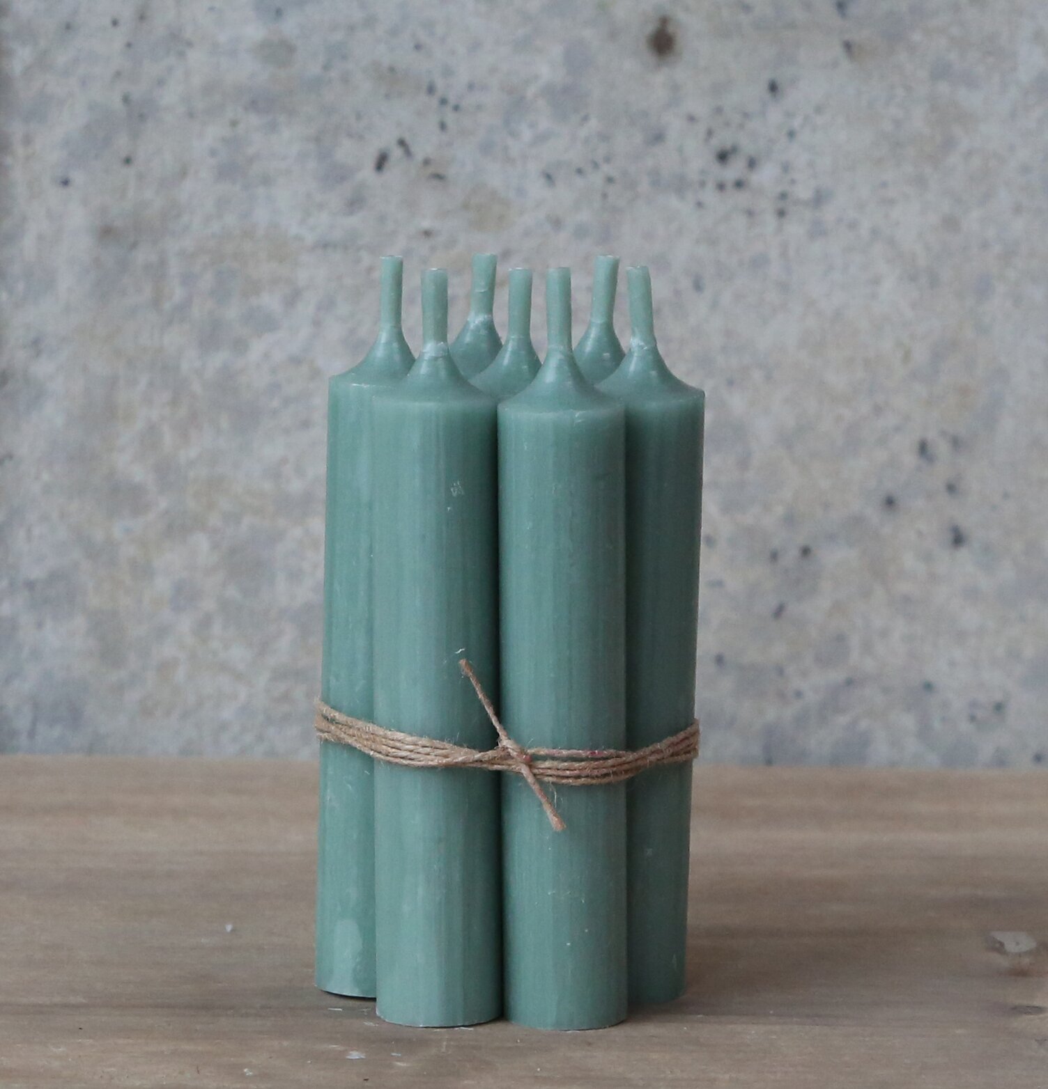 Stearinljus Kort Verte från Chic Antique på rustik träyta